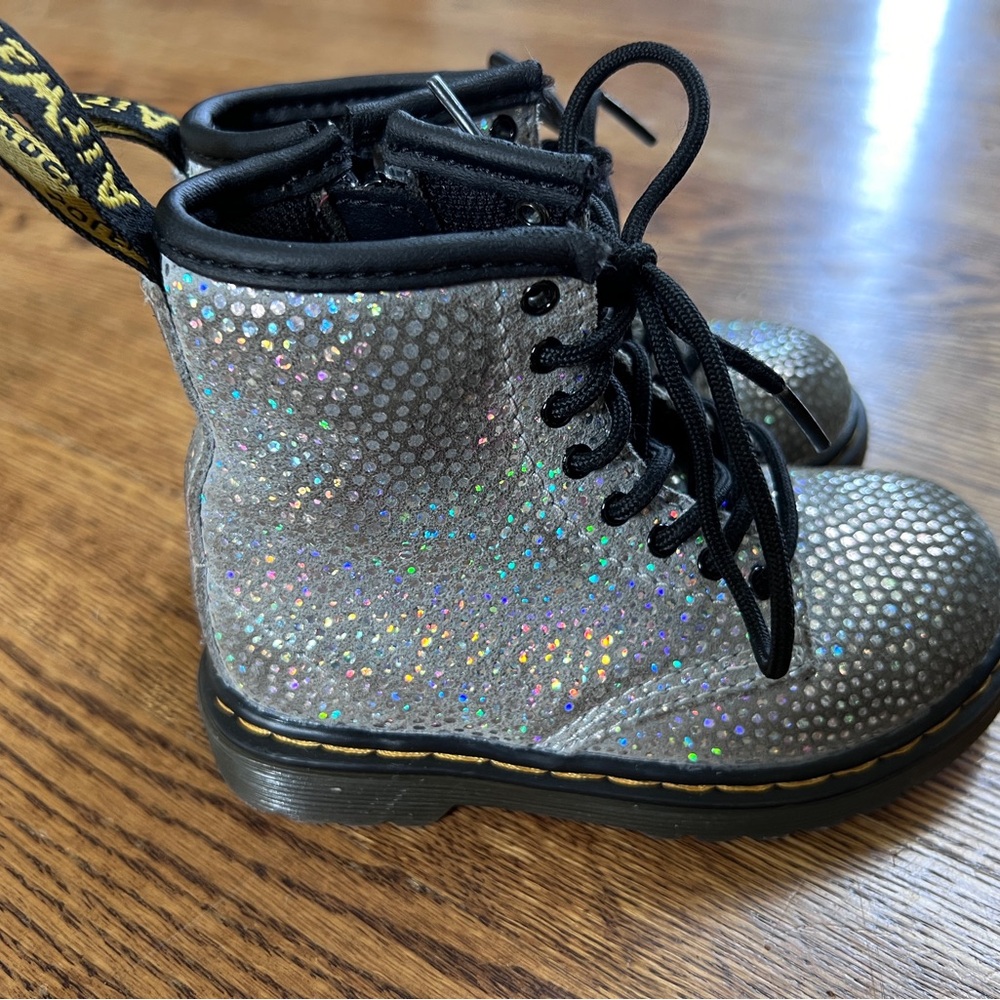 Dr. martens toddler 7